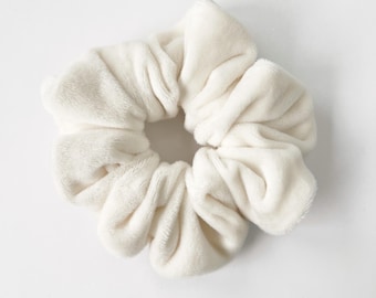 Deluxe Velour in Off White.