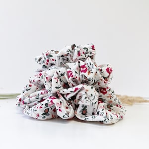Cotton Scrunchy in Floral Lattice
