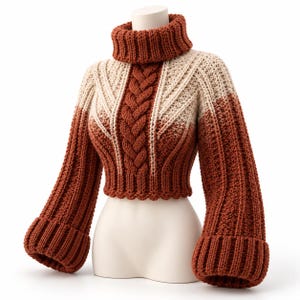 Può includere: Un maglione corto a collo alto con uno schema di colori bicolore in arancione ruggine e crema. Il capo presenta un evidente motivo a trecce verticali centrale, maniche lunghe a coste con polsini ampi e un orlo inferiore smerlato.