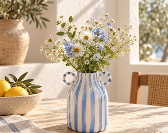 Vaso in ceramica a righe personalizzato con incisione e manici, vaso per fiori in stile boho, decorazione per la casa in stile cottagecore, tavolo in stile rustico, nuova casa, regalo unico per anniversario