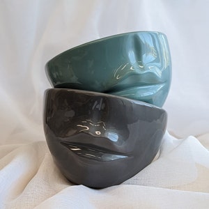 Lip Vase image 4