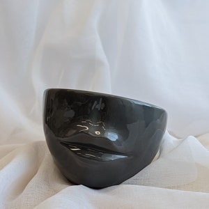 Lip Vase image 3