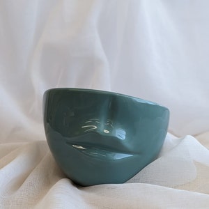 Lip Vase image 5