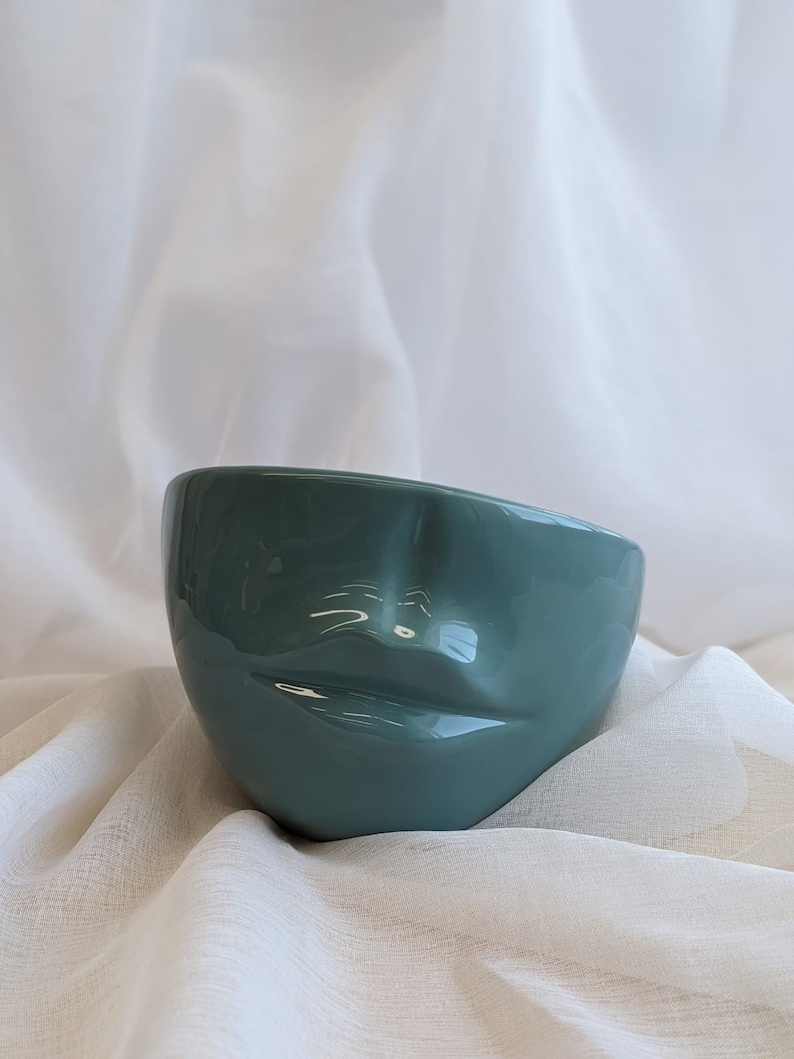 Lip Vase image 5