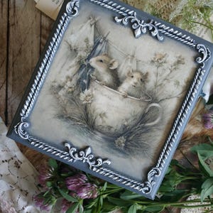 En ask med ett musmotiv Decoupage Handgjord teaskdekoration