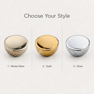 Pode incluir: Tr&ecirc;s puxadores redondos para arm&aacute;rios com topo liso e base texturizada e canelada. O texto Choose Your Style aparece no topo. As op&ccedil;&otilde;es est&atilde;o rotuladas como 1 Nickel Silver, 2 Gold e 3 Silver, mostrando os tr&ecirc;s acabamentos met&aacute;licos.