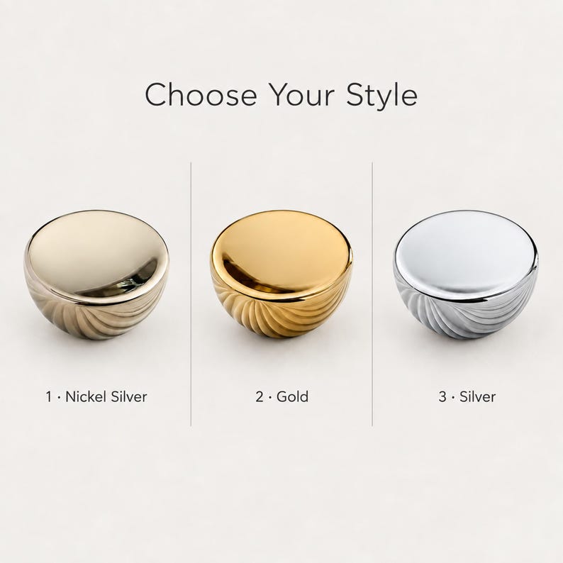 Pode incluir: Tr&ecirc;s puxadores redondos para arm&aacute;rios com topo liso e base texturizada e canelada. O texto Choose Your Style aparece no topo. As op&ccedil;&otilde;es est&atilde;o rotuladas como 1 Nickel Silver, 2 Gold e 3 Silver, mostrando os tr&ecirc;s acabamentos met&aacute;licos.