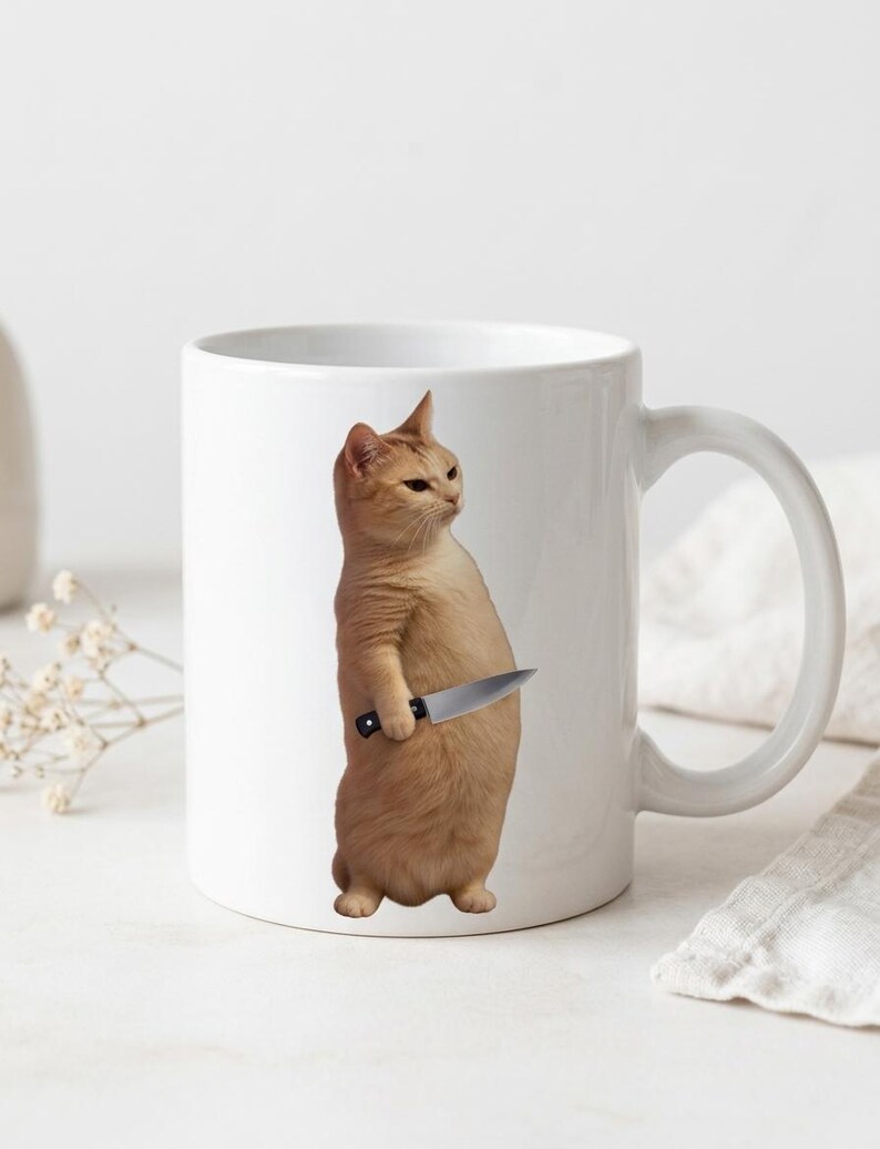 Rolig katt med kniv meme-tröja, kattmeme-t-shirt, sarkastisk katt-t-shirt, rolig meme-gåva, viral kattmeme-tröja, konstig katt-tröja bild 3