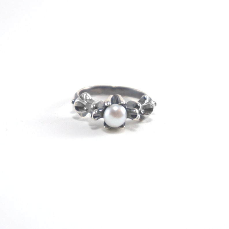 QUEENPIN RING Handmade unique sterling silver and pearl ring made in canada by an independant slow jewellery designer image 2