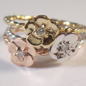 14KT Tricolor Flower Rings With Diamonds