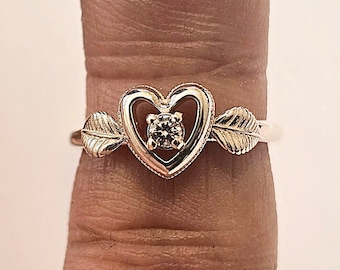 14 CT White Gold Heart Leaf Ring With. 15 CT diamond