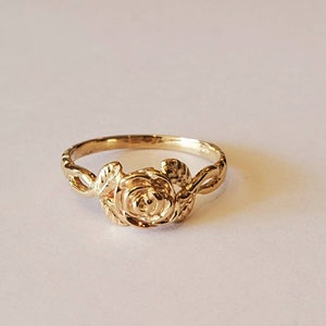 14 carat yellow gold rose leaf ring  One rose means love at 1st sight