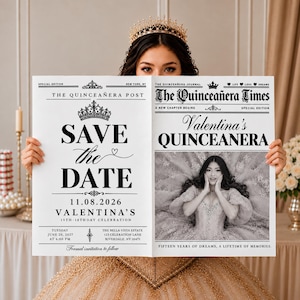 Könnte beinhalten: Eine große, weiße Save-the-Date-Ankündigung im Zeitungsstil mit schwarzem Text und einer Kronengrafik. Die linke Seite zeigt Save the Date 11.08.2026 Valentina's 15th-birthday celebration. Die rechte Seite zeigt ein Foto einer Person in einem Kleid.