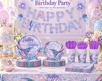 以下が含まれることがあります： マーメイドをテーマにした誕生日パーティーセット。Mermaid Birthday PartyとHappy Birthdayの文字が入ったバナー、皿、カップ、ナプキン、紫色のプラスチック製カトラリーが含まれています。パステルカラーの鱗、貝殻、ヒトデ、タツノオトシゴの模様が施されています。