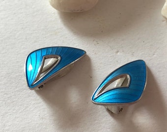 Boucles d'oreilles clip norvégiennes émaillées bleues : à collectionner