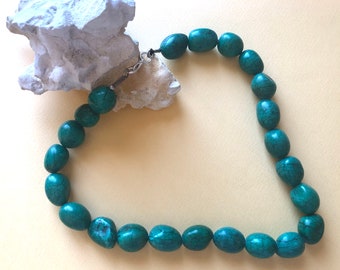 Charming turquoise necklace 20 inches long (50 cm)