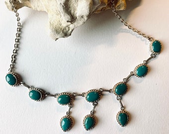 Collier en argent massif et cabochons de turquoises vertes