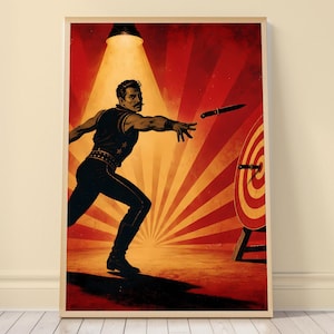 Pode incluir: Um cartaz vertical apresentando um artista de circo em traje preto lançando uma faca em direção a um alvo circular vermelho e branco. O fundo exibe um holofote amarelo brilhante e raios solares vermelhos, com uma faca no ar e outra cravada.