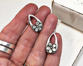 Botanische Ohrringe - Blumenohrringe - Silber Blumen - Blume Ohrringe baumeln - kleine Blume Ohrringe