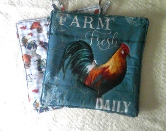 Hen rooster Chicken Lg Pot holders set of 2   8.5 x 9.5    5 layers