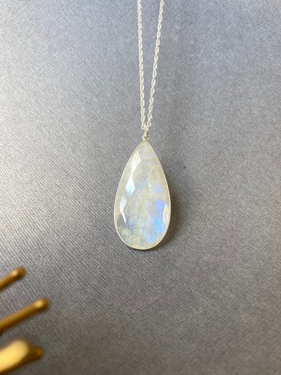 Nathis January Birthstone Necklace Garnet
