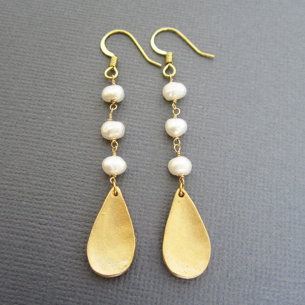 Gold Teardrop earrings pearl earrings, three pearls, gold earrings.