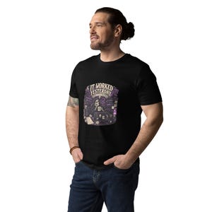 ES HAT GESTERN NOCH FUNKTIONIERT — Gothic Programmer T-Shirt