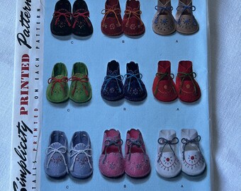 Simplicity 2867 | Baby Booties in 3 Styles | Infant One Size | uc ff complete sewing pattern