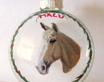 Pferdemalerei, Weihnachtsdekor, Pferdeportrait, Bemalter Glaskugel, Pferdegedenken, personalisiertes Haustier, Tier