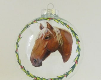 Pferd Malerei, Weihnachtsverzierung, individuelles Tierportrait, Feiertagsdekor, Handbemaltes Pferd, Reitsportkunst, Haustier-Verlust-Denkmal, Weihnachtskugel