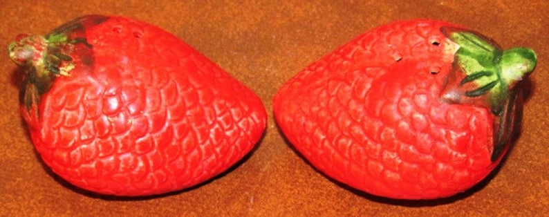 ONETIMESALE Vintage Strawberry Salt and Pepper Shakers with Plastic Corks