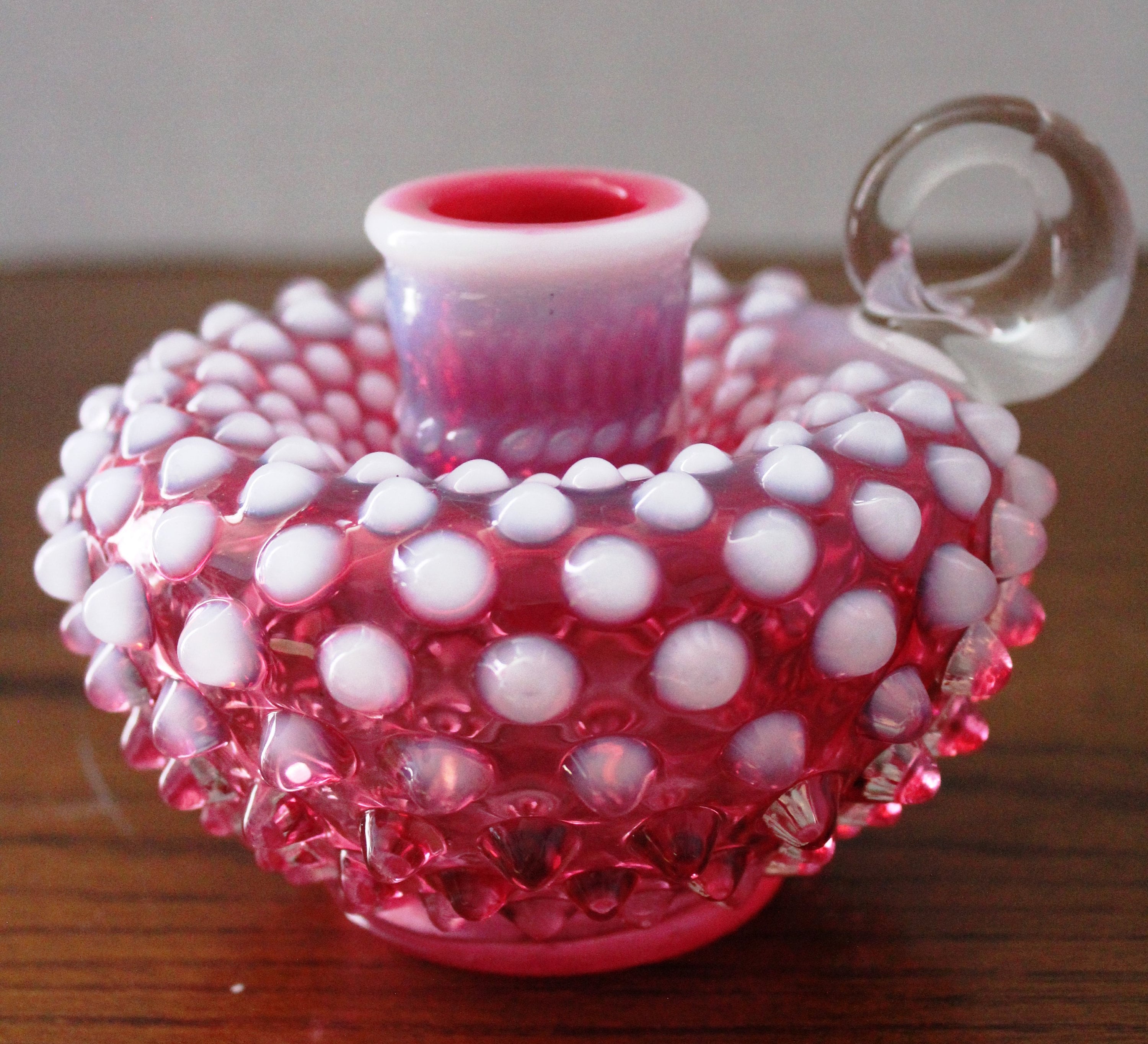 フェントン クランベリーオパールセント　ホブネイル　フィンガーキャンドルホルダー Fenton Cranberry Opalescent Hobnail Handle Candlestick Holder - Etsy