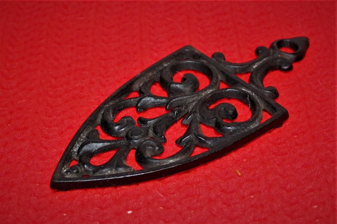 Vintage Wilton Cast Iron Trivet With Footing Etsy