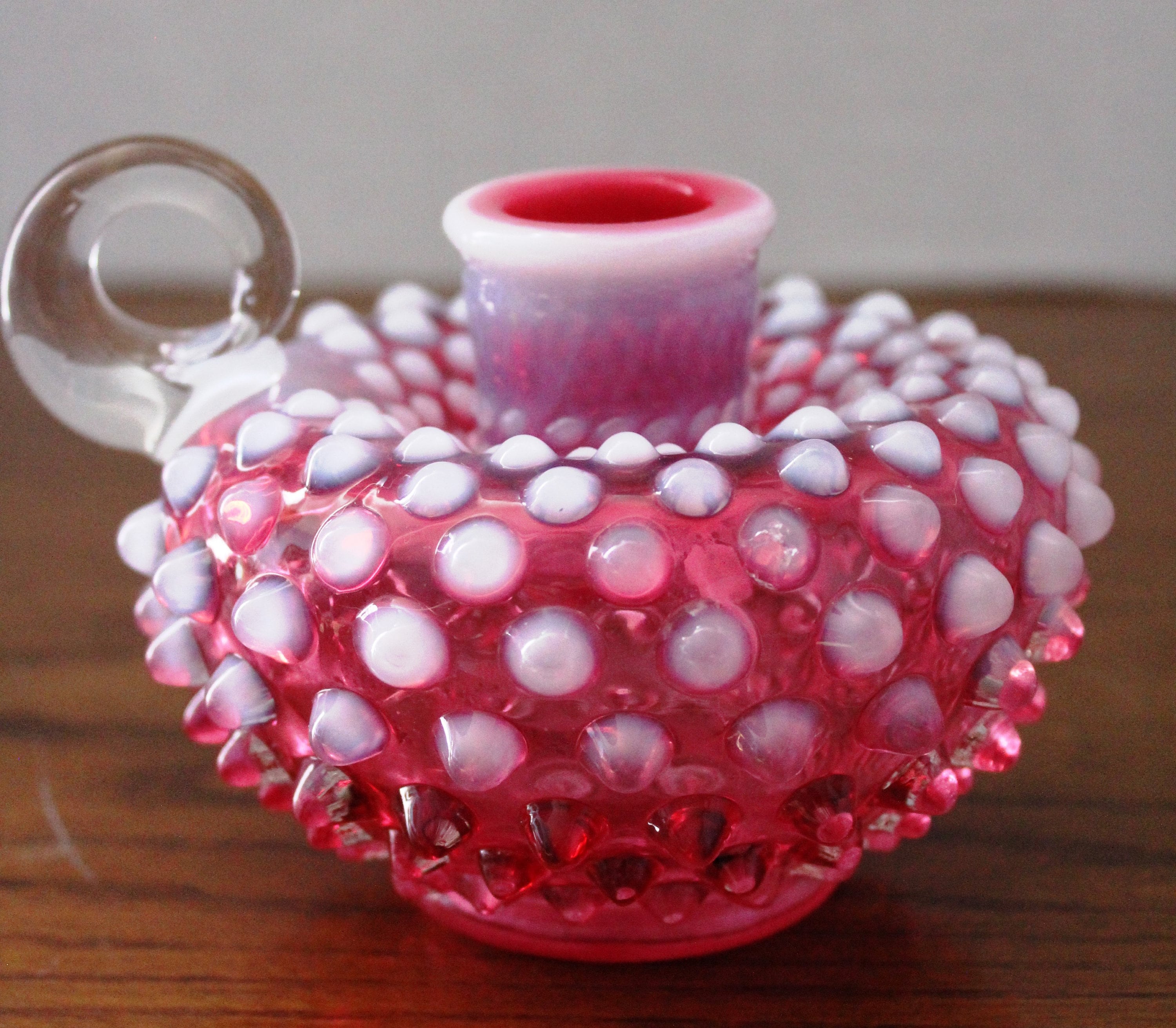 フェントン クランベリーオパールセント　ホブネイル　フィンガーキャンドルホルダー Fenton Cranberry Opalescent Hobnail Handle Candlestick Holder - Etsy