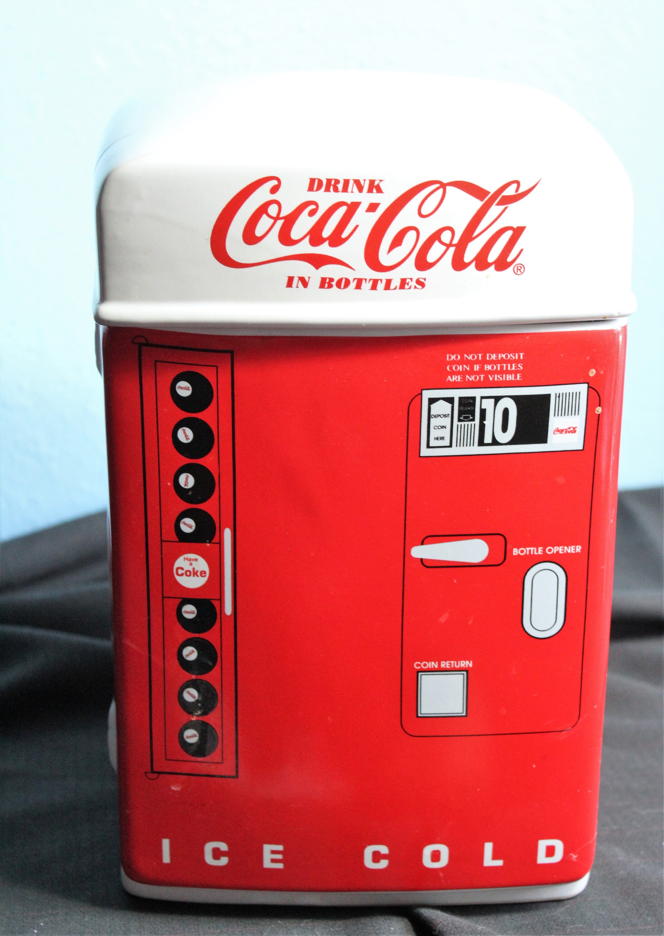 coke can dispenser machine