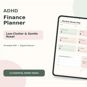 Può includere: Un tablet digitale che mostra una pagina di pianificazione finanziaria Monthly Money Map con sezioni per entrate, bollette e risparmi. Lo schermo mostra testo tra cui ADHD Finance Planner, Low-Clutter & Gentle Reset e 12 Essential Money Pages. Uno stilo bianco poggia sul tablet.