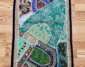 Decoración de pared de la India: Camino de mesa de comedor con patchwork, tapiz bordado, centro de mesa.