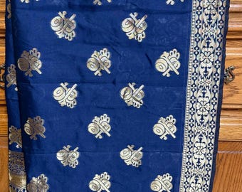 Bufanda estilo dupatta de seda con diseño de bailarinas musicales en azul marino de la India, estola estilo chunri.