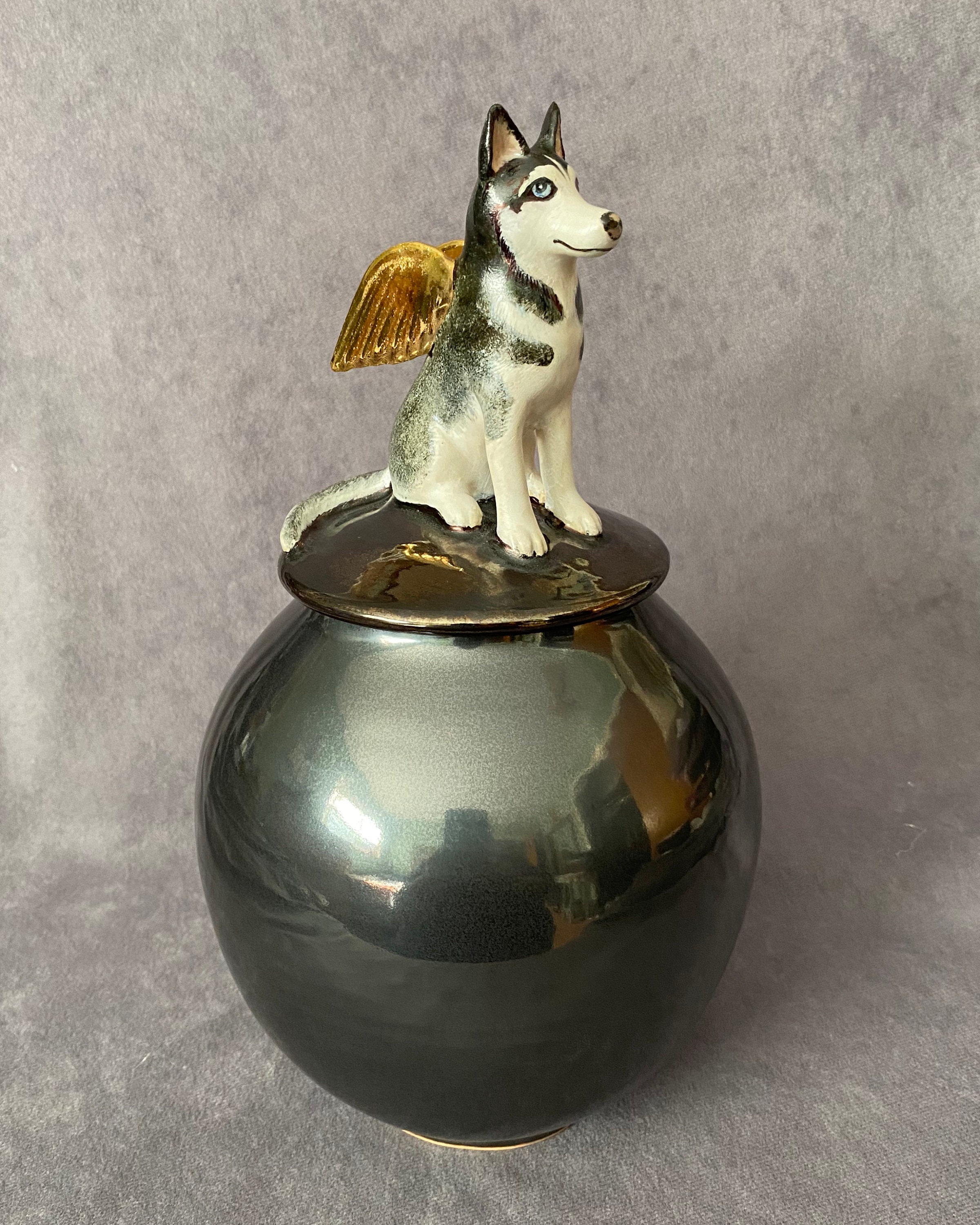 husky urn