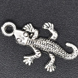 5 pieces Antique Silver Crocodile Charms