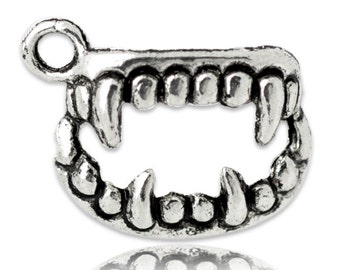 5 pieces Antique Silver Vampire Teeth Charms