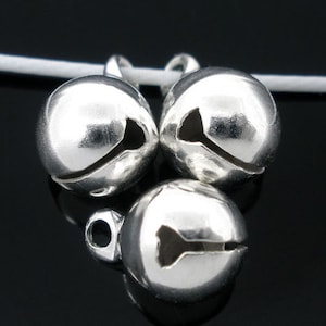 25 piezas de abalorios de cascabeles navideños bañados en plata, 8 mm