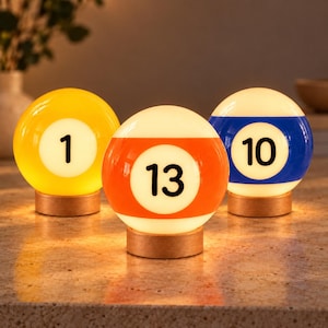 Poolbollslampa med träbas