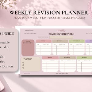 Puede incluir: Una hoja de planificador de revisión semanal con fondo rosa claro. El texto dice Weekly Revision Timetable, Goals For This Week y Top Priorities This Week. Incluye secciones de lunes a domingo con filas para tiempo y tareas.