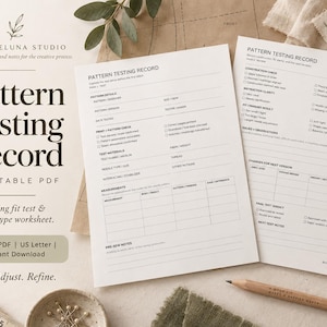 Op de afbeelding: Een tweezijdig printbaar Pattern Testing Record PDF-document met zwarte tekst op wit papier. Het formulier bevat secties voor patroongegevens, testmaterialen, afmetingen, constructiecontroles en notities voor pasvormtests en prototypes.