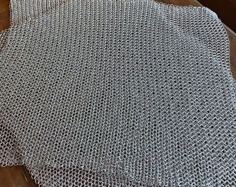 Helle Aluminium Chainmaille Stoffquadrate 60cm x 60cm für Cosplay, Rüstung oder Cosplay