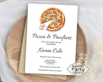 Może przedstawiać: Białe zaproszenie na baby shower z akwarelową ilustracją pizzy, z której usunięto kawałek. Tekst brzmi "Pizza & Pacifiers" i zawiera szczegóły dotyczące wydarzenia, w tym datę, godzinę, miejsce i informacje o RSVP.