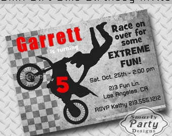 Invitation fête d'anniversaire motocross : drapeau à damier rouge/bleu (5 x 7 ou 4 x 6) (à imprimer)