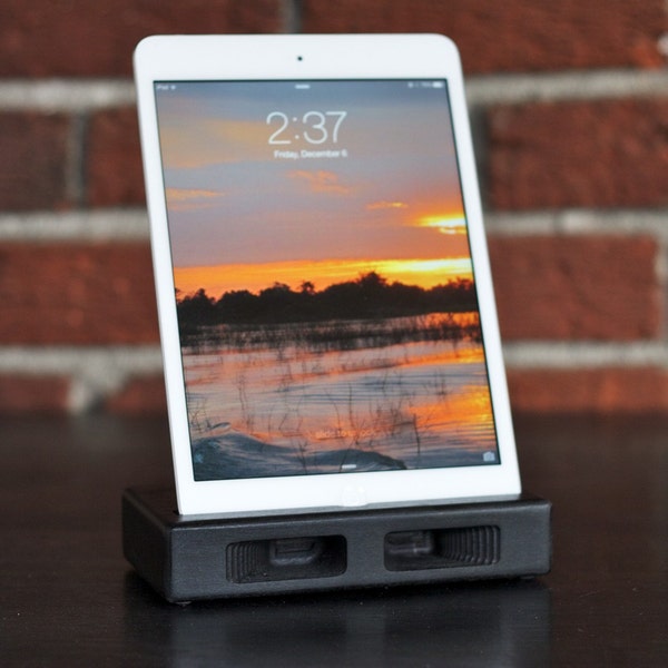 Wooden Docking/Charging station for  iPad mini in BLACK - Amplifies the sound