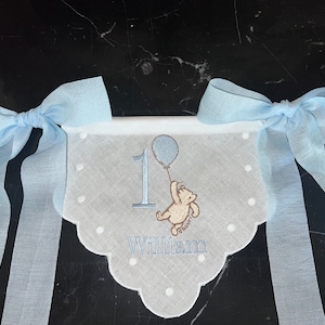 Personalisierte klassische Winnie The Pooh erster Geburtstag Banner-Winnie The Pooh erster Geburtstag Lätzchen-Winnie The Pooh Highchair Banner-Wandbanner